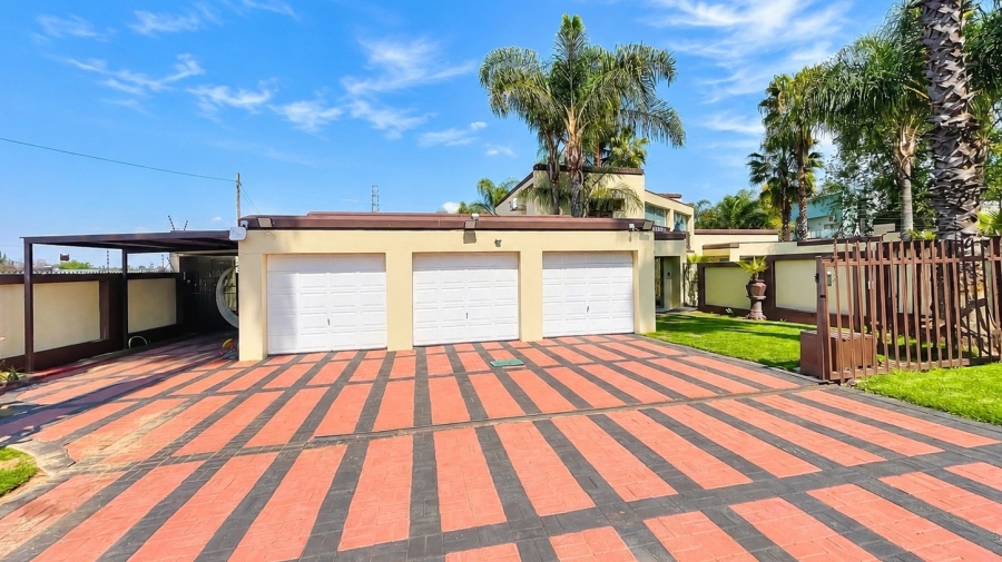 5 Bedroom Property for Sale in Wilkoppies North West